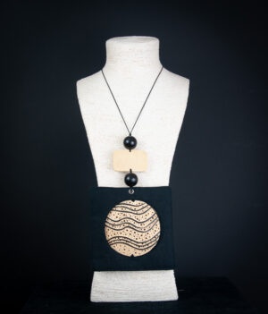 collier en calebasse et lin